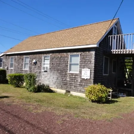 Ocean Block, Beach Badges, Washer Dryer,Surf City, Small But Cute Rear Apartment On The Oceanblock - No Streets To Cross And Only 7 Houses To The,